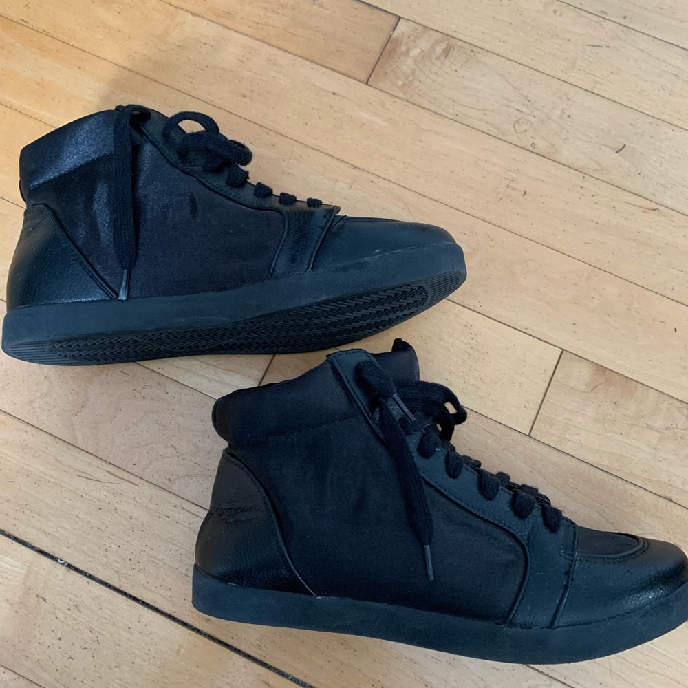 [7]👟NWOT - H&M satin sneakers
